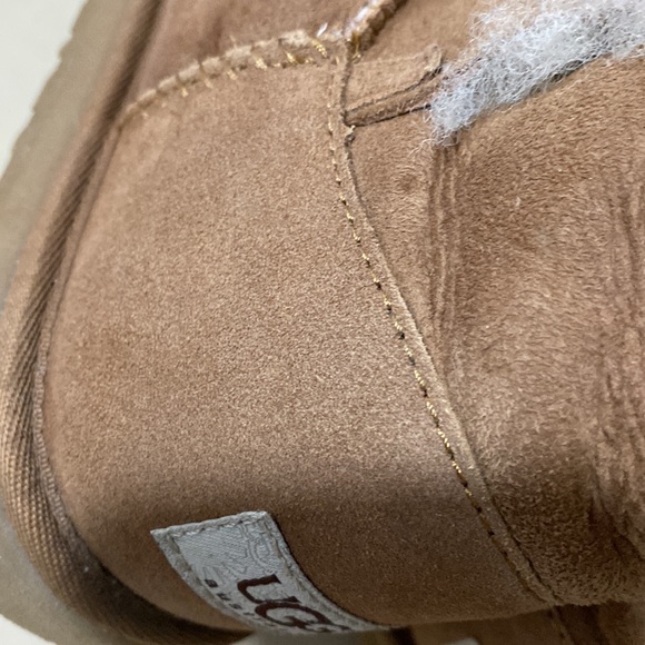 UGG BAILEY BUTTON Boots in Chestnut - Picture 4 of 9